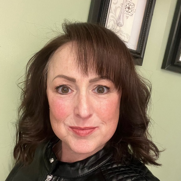 Meet your Posher, Jennifer - Picture 3 of 7